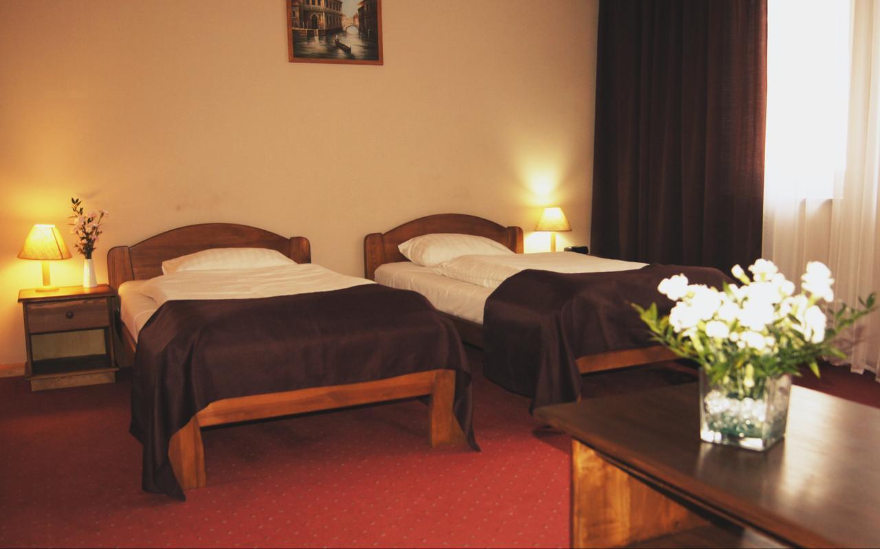 Hotel Metro Клодзько Екстер'єр фото