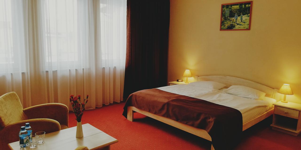 Hotel Metro Клодзько Екстер'єр фото