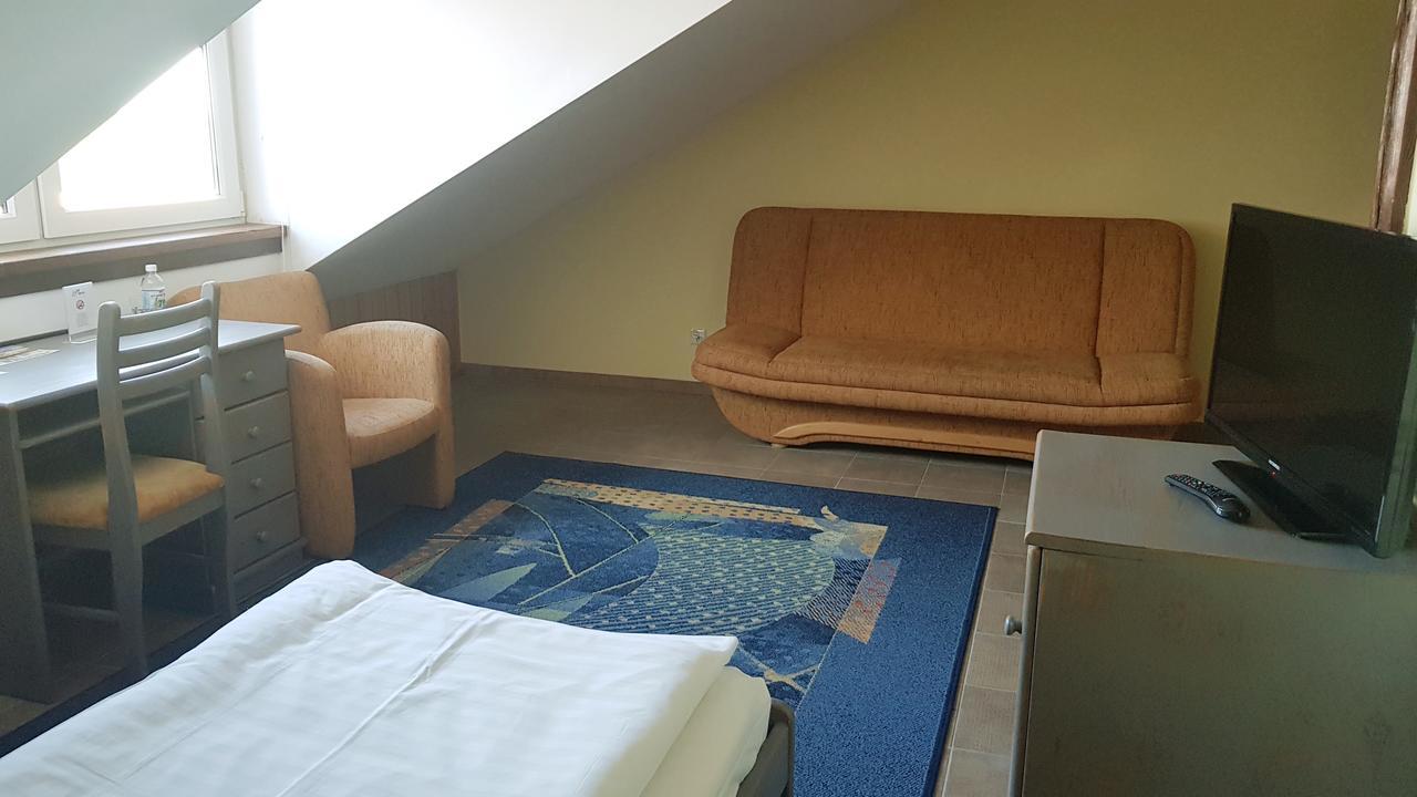 Hotel Metro Клодзько Екстер'єр фото