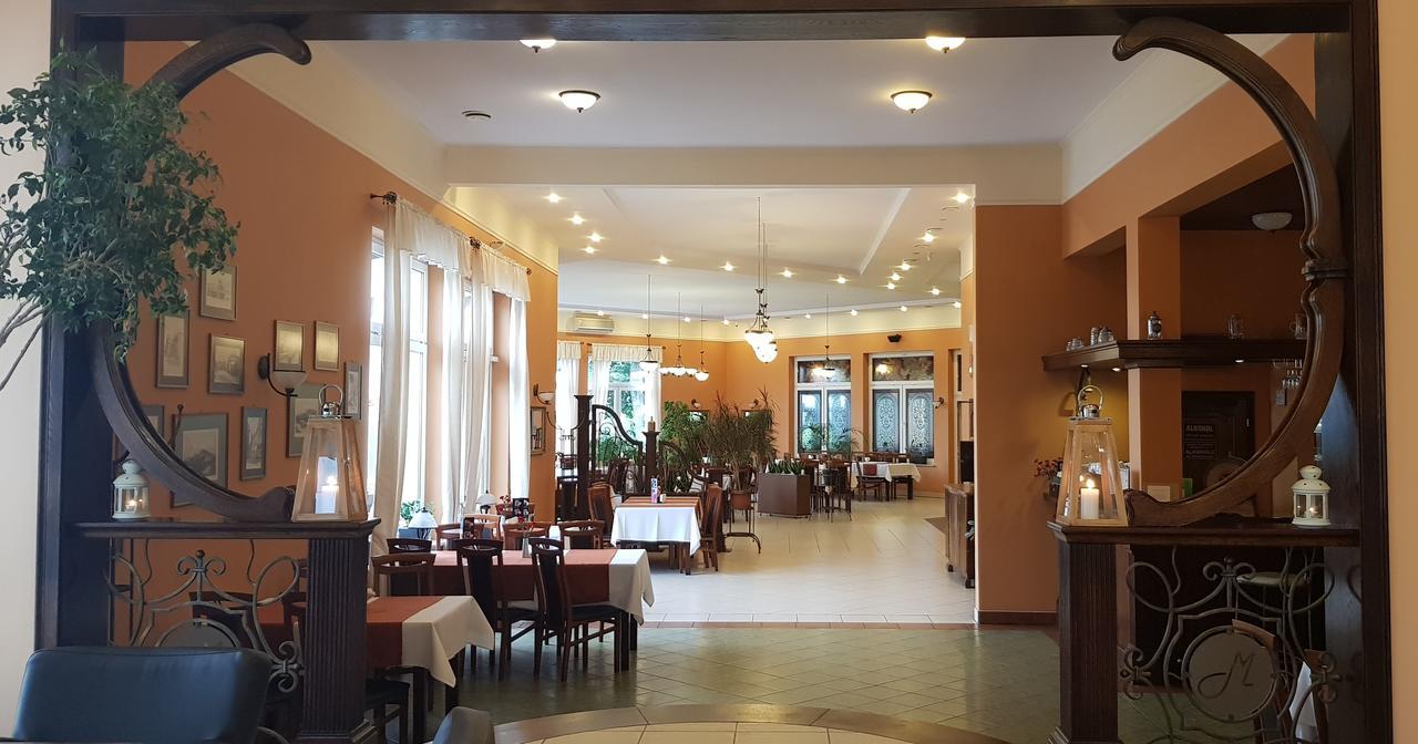 Hotel Metro Клодзько Екстер'єр фото