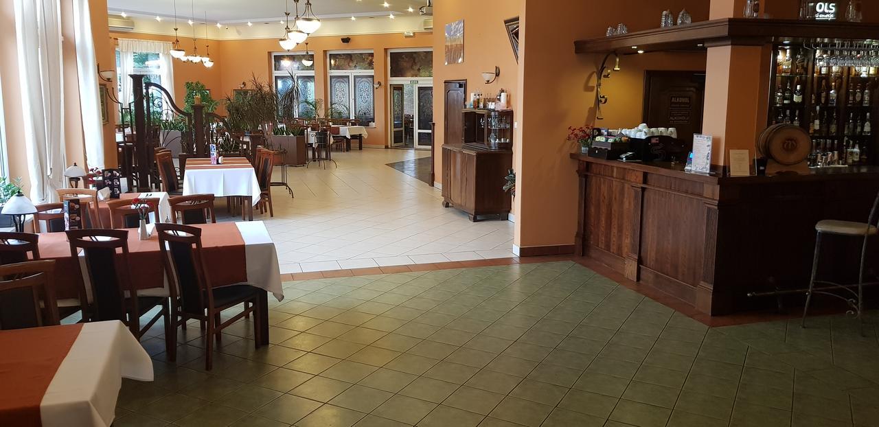 Hotel Metro Клодзько Екстер'єр фото